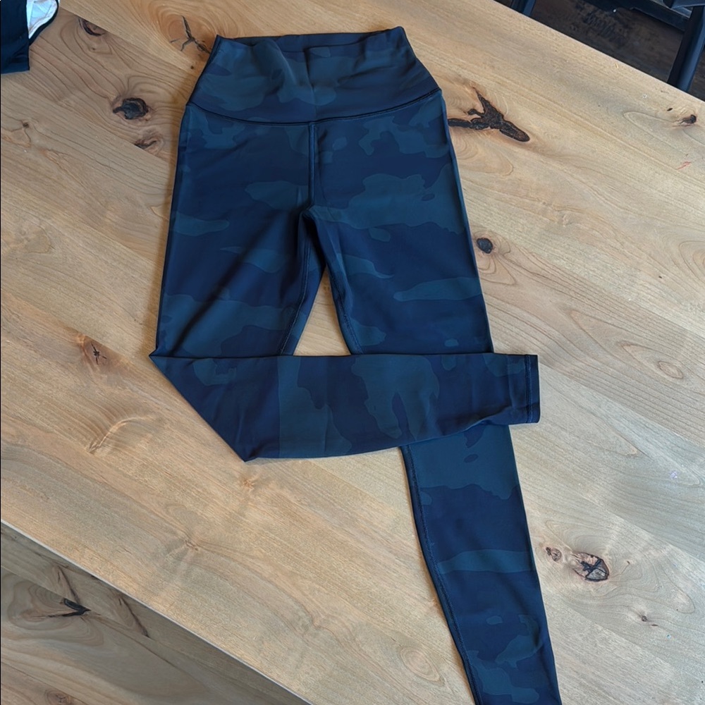 Alo yoga high waisted hunter camo leggings